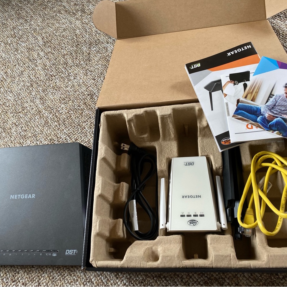 NETGEAR Nighthawk DST - AC1900 DST Router (Model R7300DST) & DST Adapter - Picture 7 of 10